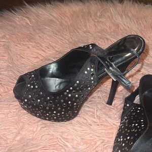 Groove Like New Strap Bedazzled 6in Heels SZ 10